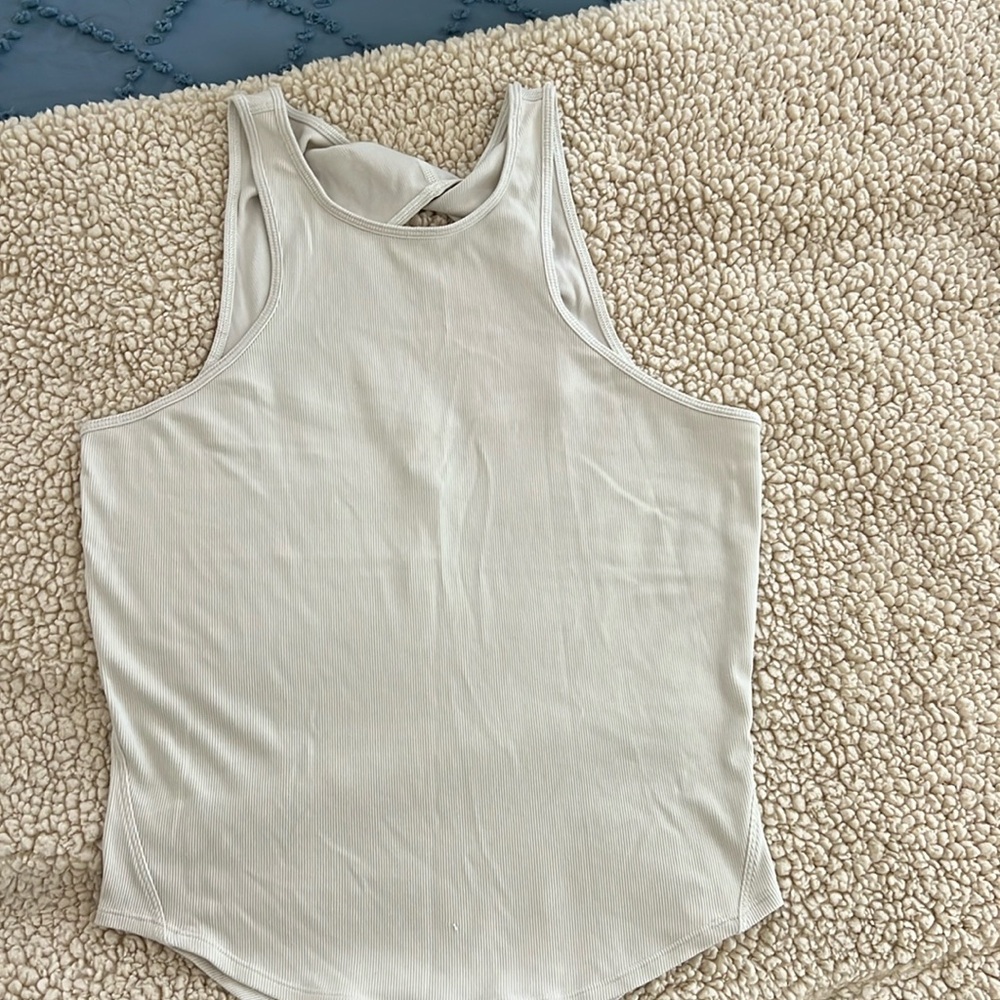 Lululemon women’s tank top.